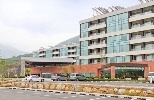 Mungyeong Condo | Discover Mungyeong Saejae Resort: Family-Friendly Retreat