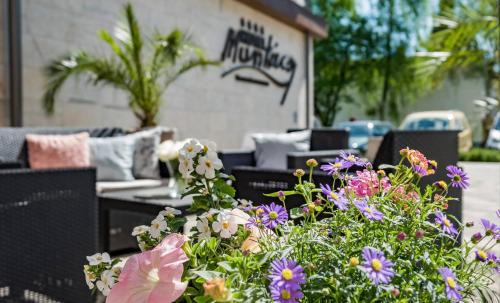 Bekescsaba Hotel | Munkácsy Hotel: 4-Star Retreat with Oceanfront Views