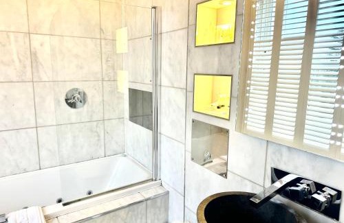 Hereford House | Family-Friendly Munstone House with Kitchen Amenities