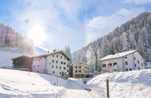 Parpan Apartment | Top-Rated Muntanella**** Hotel for Group Getaways