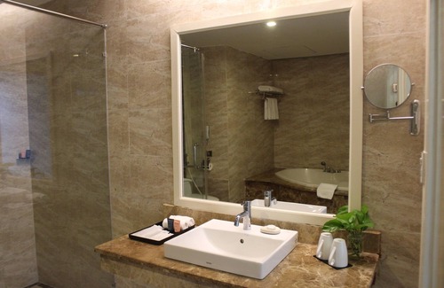 Dong Ha Hotel | Discover Muong Thanh Grand Quang Tri Hotel with Pool Access