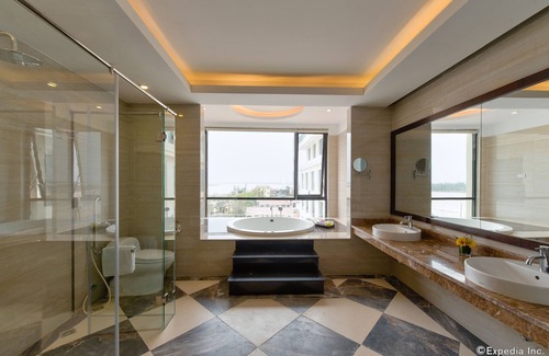 Dong Hoi Hotel | Discover Muong Thanh Holiday Quang Binh Hotel's Ocean View