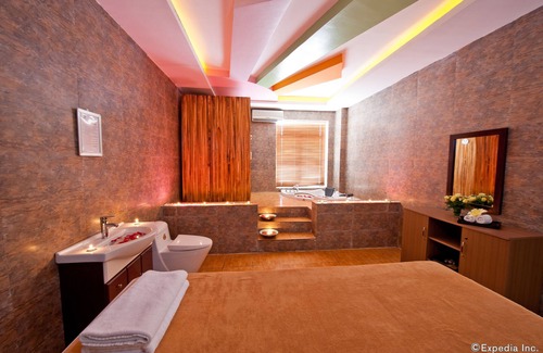 Lai Chau Hotel | Discover Muong Thanh Lai Chau Hotel: Relax by the Pool