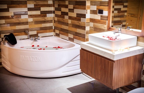Lang Son Hotel | Relax at Muong Thanh Lang Son Hotel with Pool & Spa