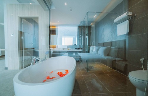 Nghi Xuan Hotel | Discover Muong Thanh Luxury Xuan Thanh Hotel with Pool & Spa