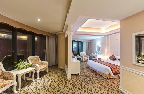 Vinh Hotel | Elegant Muong Thanh Song Lam Hotel with Spa & Pool Access