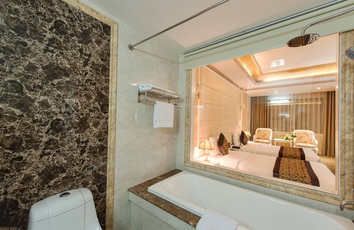 Vinh Hotel | Elegant Muong Thanh Song Lam Hotel with Spa & Pool Access