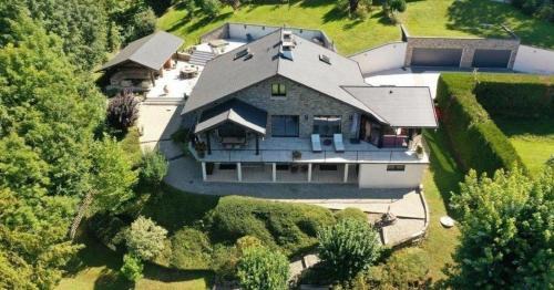 Mures Bed & Breakfast | Inviting Mur-Mûres: Family-Friendly with Pool & Hot Tub