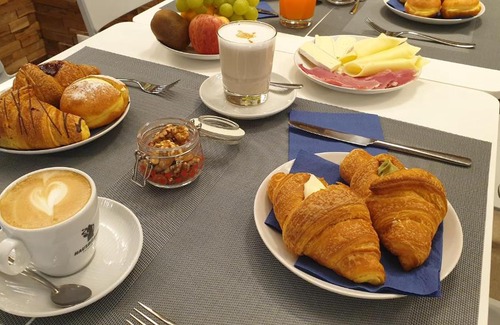 Citta Nuova-Barriera Nuova-San Vito-Citta Vecchia Hotel | Discover Mura 5&7: Family-Friendly with Top Dining Options