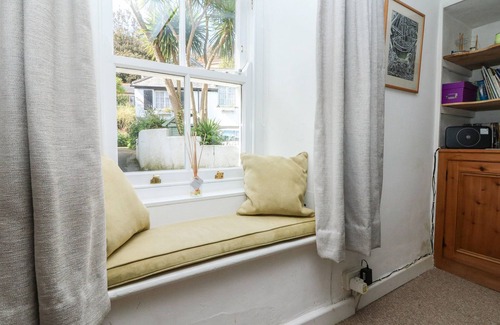 Mousehole Cottage | Family-Friendly Mural Cottage with Oceanfront Views
