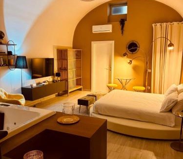 Altamura Bed & Breakfast | Elegant Muralta Suite with Hot Tub & Family-Friendly Dining