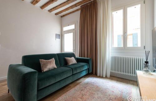 Longa House | Pet-Friendly MURANO Place - MISTRO House: Rated 9.5/10