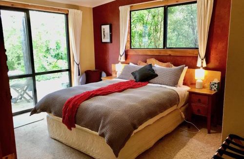 Murchison Bed & Breakfast | Discover Murchison Lodge: 4-Star Stay with Breakfast & Kitchen
