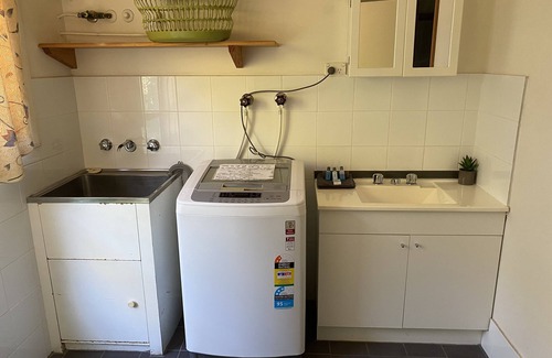 Kalbarri House | Top-Rated Murchison Waters Accommodation with Breakfast & More