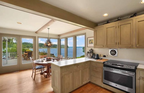 Rollingbay House | Murden Cove Waterfront Retreat: 3BR Oasis & Kayaks
