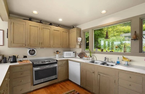 Rollingbay House | Murden Cove Waterfront Retreat: 3BR Oasis & Kayaks