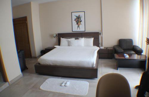 Monrovia Hotel | Delightful Murex Plaza Hotel & Suites with Family-Friendly Perks