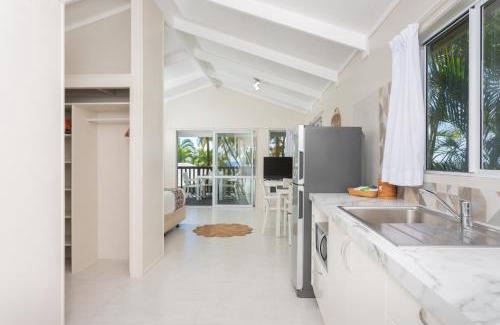 Muri House | Relaxing Muri Lagoon View Bungalows with Family Amenities