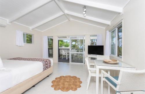 Muri House | Relaxing Muri Lagoon View Bungalows with Family Amenities