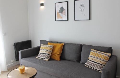 Logrono Historic Centre Apartment | Discover Muro de Cervantes: Family-Friendly Retreat Rated 9.7