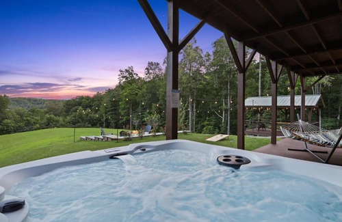 Unaka House | Relaxing Murphy Cabin with Hot Tub and Scenic Mountain Views