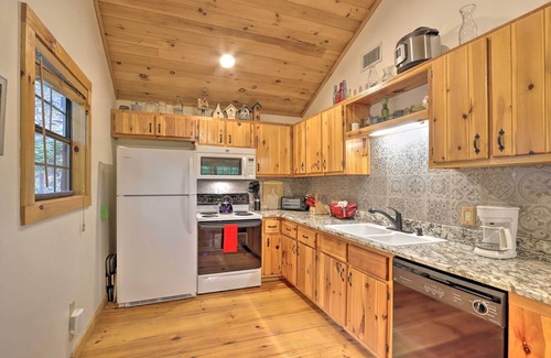 Murphy Cabin | Enchanting Murphy Cabin with Fire Pit & Forest Views