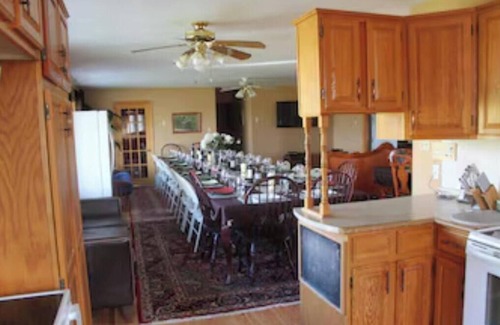South Glengarry Cottage | Escape to Murphy's Retreat: Family Resort with Spa & Pool