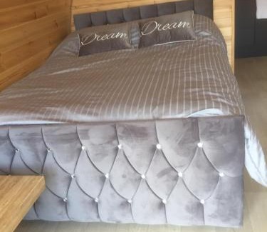 Clonakilty Apartment | Discover Murphys Glamping Pod: Rated 8.9/10 with Hot Tub
