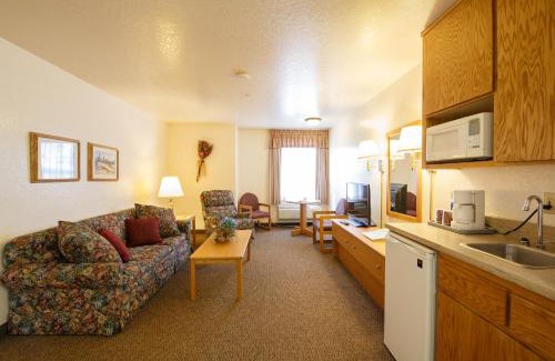 Murphys Hotel | Experience Comfort at Murphys Inn Motel with Pool Amenities