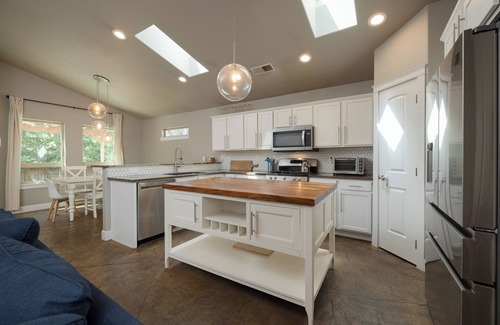 Boyd Acres House | Murphy’s Resort – Modern 3 BDR in Quiet Neighborhood! Pet Friendly!