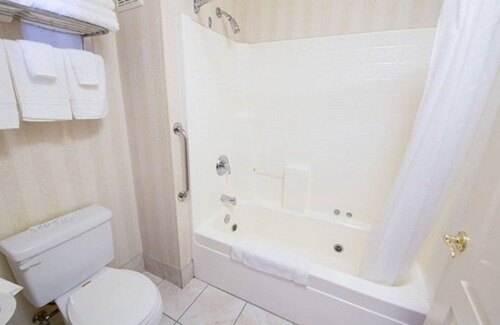 Murphys Hotel | Discover Murphys Suites: Family-Friendly Getaway with Spa