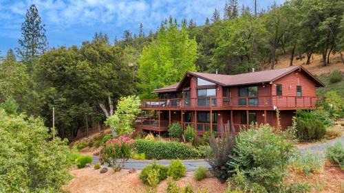 Murphys House | Scenic Stay at Murphys View with Family-Friendly Amenities