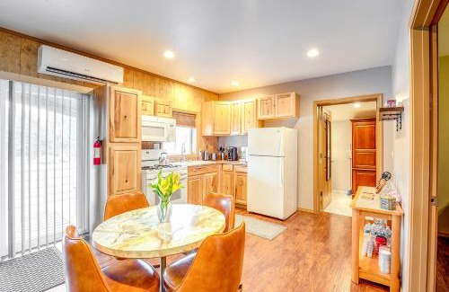Murphysboro Apartment | Inviting Murphysboro Retreat with Deck Near Kinkaid Lake