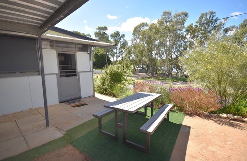 Cowirra Cottage | Discover Murray's Nest: Pet-Friendly Stay with Spa & Hot Tub
