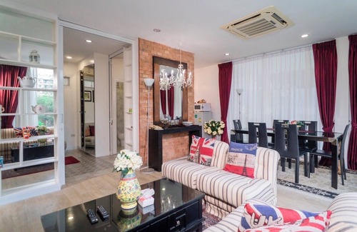 Ladprao Hotel | Cozy Murraya Residence with Pool & Restaurant Amenities