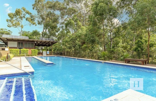 Murrays Beach House | Revitalize at Murrays Lakeshore Getaway with Pool & Dining