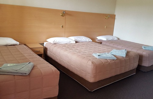 Murrurundi Hotel | Convenient Murrurundi Motel with Pool and Breakfast Included