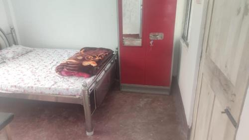 Neora House | Cozy Vamoose Murti Homestay with Breakfast and Family Care