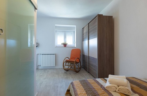 Podgradina Apartment | Discover Murva: Family-Friendly Hotel in Posedarje, Croatia