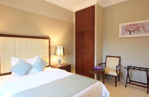 Al Ghubrah Ash Shamaliyyah Hotel | Discover Comfort at Muscat Inn Hotel with Breakfast & Accessibility