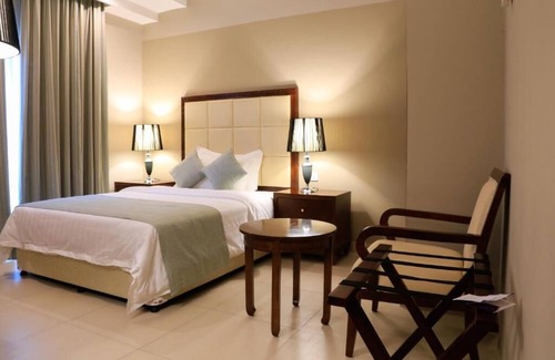 Al Ghubrah Ash Shamaliyyah Hotel | Discover Muscat Inn Hotel: Family-Friendly & Accessible