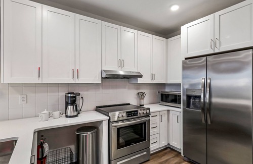 Rolling Mill Hill Condo | Prime Nashville Home with Elevator, Pool & High Rating