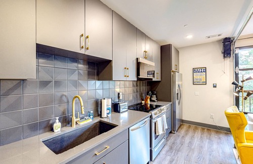 Rolling Mill Hill Apartment | Muse - The Flat: Premier Condo with Rooftop Lounge & Gym