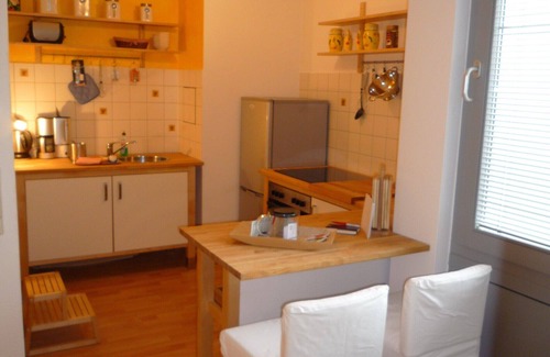 Mitte Apartment | Explore Museum Island & Gendarmenmarkt: Top-Rated Stay!