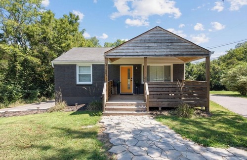 Hermitage House | Discover Music City Hideaway: Family-Friendly Retreat