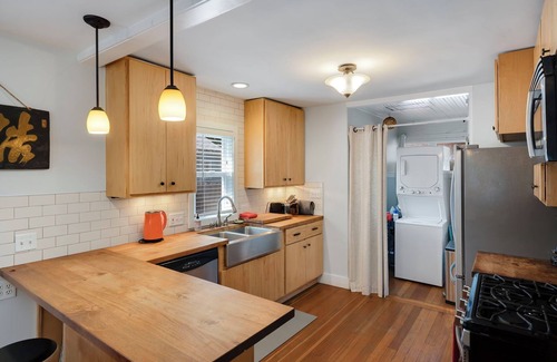 Martinez Park House | Experience Sunshine, Dining & Shopping Near CSU with Pool