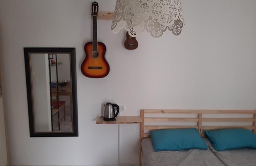Mateh Yehuda Apartment | Budget-Friendly Retreat at Music House with 8/10 Rating