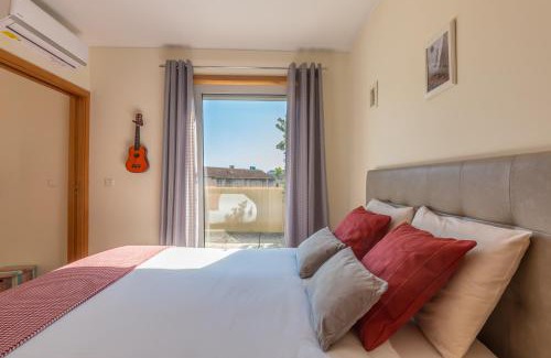 Boavista Apartment | Relaxing Music Apartment with Bikes, Terrace & Parking