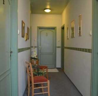 Gyor Bed & Breakfast | Pet-Friendly Stay at Muskátli Panzió - Family Welcoming