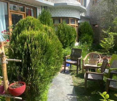 Leh House | Cozy Muskan Villa: Pet Friendly with Breakfast Included